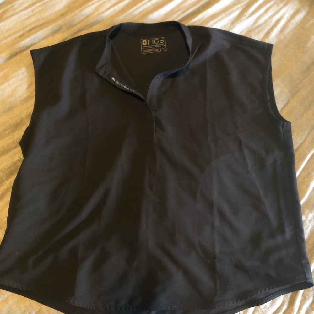 Figs scrub top